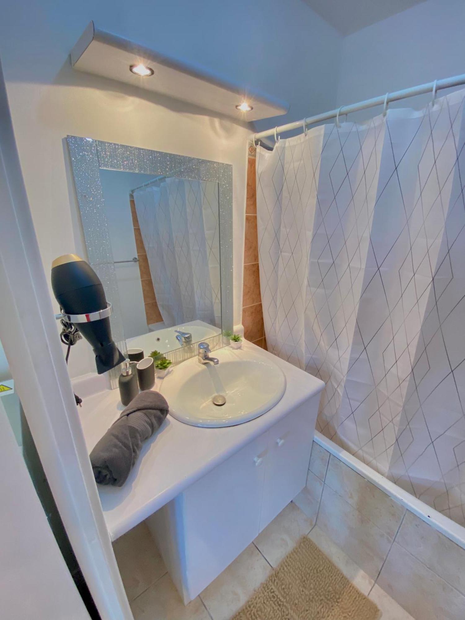 Cozy Riverfront Living, 5-Min Walk To Riverside Train Neuilly-Plaisance Exterior foto
